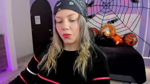 Alaia online show from October 15, 1:22 pm