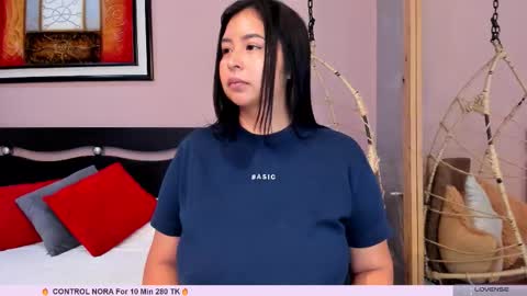 Snapshot of alaiasmile_ chatting on November 7, 11:43 am online show from November 7, 11:43 am