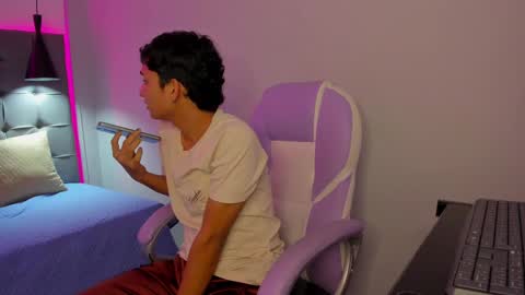 Snapshot of alamgrey_ chatting on September 18, 12:18 pm Alam online show from September 18, 12:18 pm
