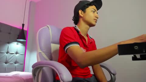 Snapshot of alamgrey_ chatting on September 30, 1:38 pm Alam online show from September 30, 1:38 pm