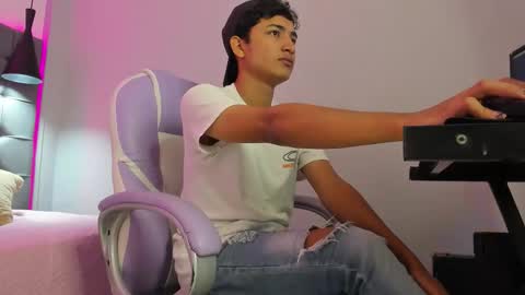Snapshot of alamgrey_ chatting on October 1, 3:07 pm Alam online show from October 1, 3:07 pm
