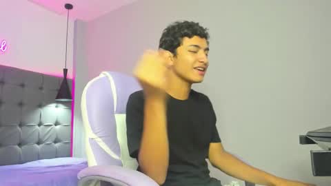 Snapshot of alamgrey_ chatting on October 15, 3:23 pm Alam online show from October 15, 3:23 pm