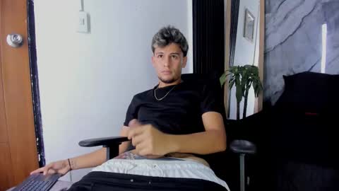 alan__smith online show from November 26, 8:43 pm