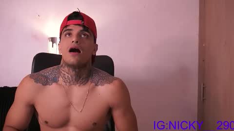 Snapshot of alan_morrys chatting on January 13, 1:33 am alan_morrys online show from January 13, 1:33 am