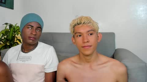 Snapshot of alan_scot chatting on December 5, 8:55 pm Alan and Criss - WE JUST FRIENDS WITH BENEFITS BOTH VERS online show from December 5, 8:55 pm