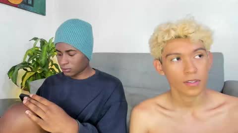 Snapshot of alan_scot chatting on December 6, 9:46 pm Alan and Criss - WE JUST FRIENDS WITH BENEFITS BOTH VERS online show from December 6, 9:46 pm