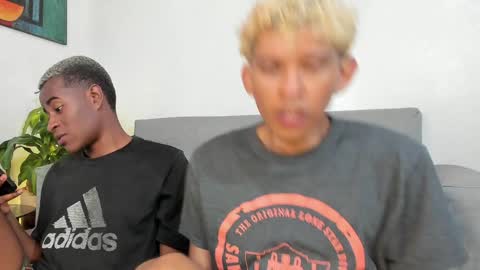 Snapshot of alan_scot chatting on December 12, 1:43 am Alan and Criss - WE JUST FRIENDS WITH BENEFITS BOTH VERS online show from December 12, 1:43 am