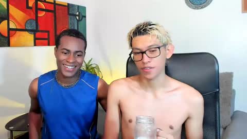 Snapshot of alan_scot chatting on January 10, 12:27 am Alan and Criss - WE JUST FRIENDS WITH BENEFITS BOTH VERS online show from January 10, 12:27 am