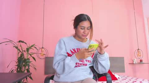 Snapshot of alana_suares chatting on February 15, 1:21 am Alana online show from February 15, 1:21 am