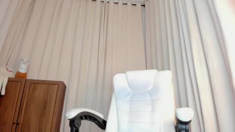 Snapshot of alanakimura_ chatting on January 5, 12:42 pm Alana silvana online show from January 5, 12:42 pm