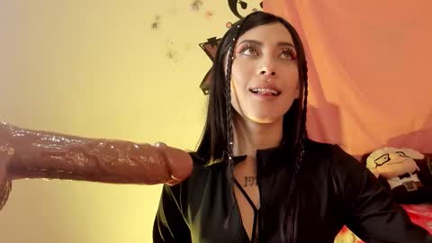 Snapshot of alanalois_ chatting on November 12, 4:35 am ALANA Please follow me online show from November 12, 4:35 am