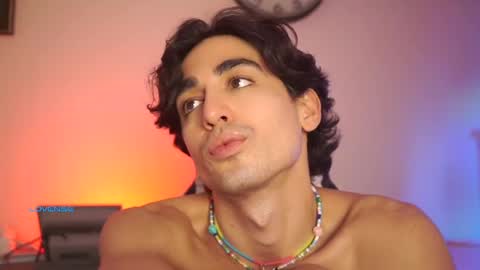 idenavarre online show from March 8, 2:12 am