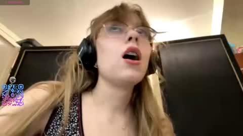 Snapshot of alanehadaller chatting on September 29, 5:18 pm Stella online show from September 29, 5:18 pm