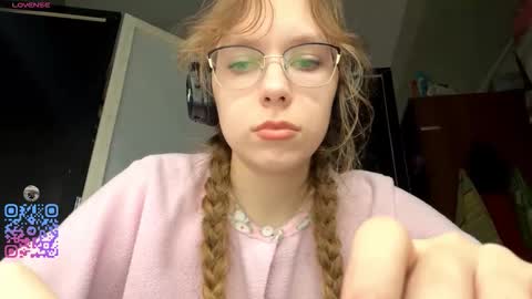 Snapshot of alanehadaller chatting on October 7, 2:03 pm Stella online show from October 7, 2:03 pm