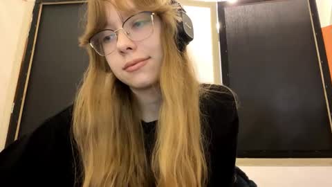 Snapshot of alanehadaller chatting on October 20, 11:32 am Stella online show from October 20, 11:32 am