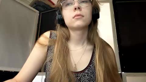 Snapshot of alanehadaller chatting on November 22, 8:57 am Stella online show from November 22, 8:57 am