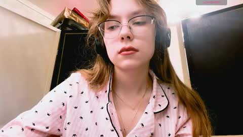 Snapshot of alanehadaller chatting on November 24, 1:00 pm Stella online show from November 24, 1:00 pm