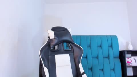 alannaughty_ online show from March 6, 8:27 pm