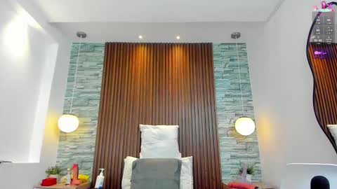 alannavidal online show from December 22, 11:57 pm