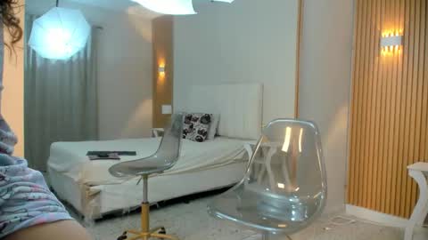 Alaya online show from December 2, 8:04 pm