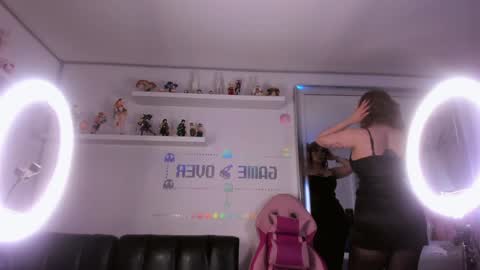 Snapshot of albaandthayron chatting on December 18, 12:07 pm albaandthayron online show from December 18, 12:07 pm