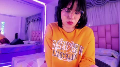 Snapshot of albaandthayron chatting on January 22, 12:06 pm albaandthayron online show from January 22, 12:06 pm