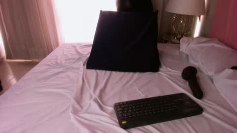 Snapshot of albaandthayron chatting on February 1, 6:08 pm albaandthayron online show from February 1, 6:08 pm