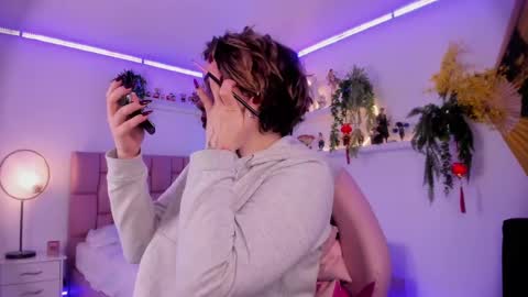 Snapshot of albaandthayron chatting on February 13, 12:11 pm albaandthayron online show from February 13, 12:11 pm