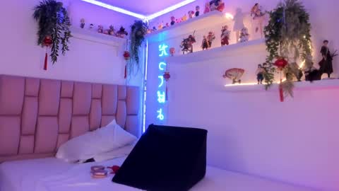 Snapshot of albaandthayron chatting on March 11, 8:20 pm albaandthayron online show from March 11, 8:20 pm