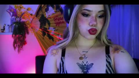 Snapshot of albaandthayron chatting on September 16, 11:55 am albaandthayron online show from September 16, 11:55 am