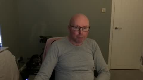 Snapshot of alc300170 chatting on December 23, 8:11 am alc300170 online show from December 23, 8:11 am