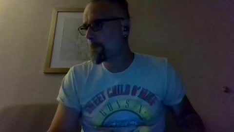 Snapshot of alcura_x chatting on October 28, 11:07 pm Alex online show from October 28, 11:07 pm