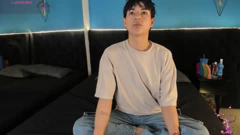 Snapshot of ale_aurarashi chatting on September 19, 10:05 am ale_aurarashi online show from September 19, 10:05 am