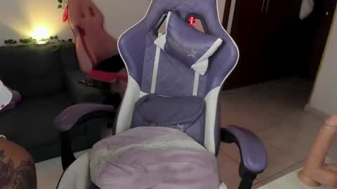 Snapshot of ale_petitee chatting on February 8, 4:36 am alexa online show from February 8, 4:36 am