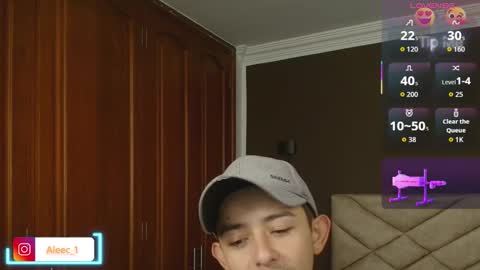 Snapshot of alecadrews_ chatting on October 22, 7:35 pm ALEC ANDREWS online show from October 22, 7:35 pm