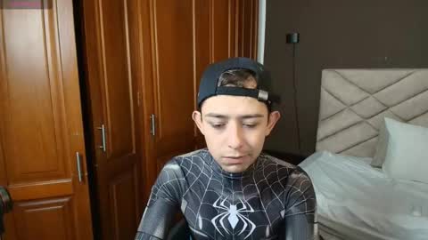 Snapshot of alecadrews_ chatting on October 31, 7:37 pm ALEC ANDREWS online show from October 31, 7:37 pm