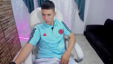 Snapshot of aleckk_boy chatting on October 24, 7:32 pm Aleck Boy online show from October 24, 7:32 pm