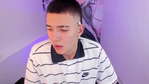 Snapshot of aleckk_boy chatting on November 15, 7:32 pm Aleck Boy online show from November 15, 7:32 pm