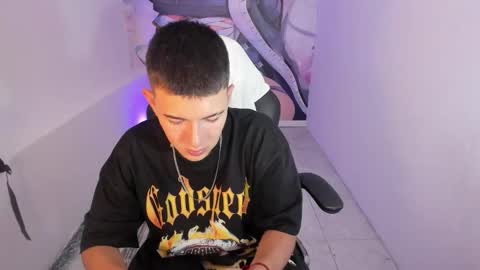 Snapshot of aleckk_boy chatting on December 4, 7:33 pm Aleck Boy online show from December 4, 7:33 pm