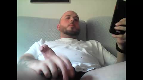 Snapshot of aleeexxxx4u chatting on October 14, 1:45 pm aleeexxxx4u online show from October 14, 1:45 pm