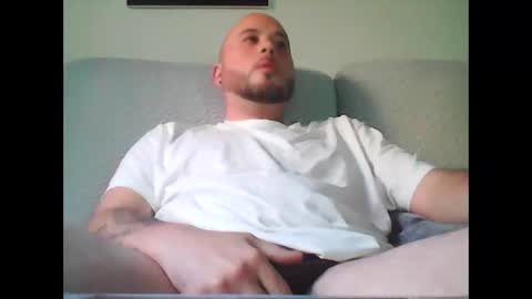 Snapshot of aleeexxxx4u chatting on October 20, 7:53 am aleeexxxx4u online show from October 20, 7:53 am