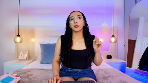 Snapshot of alehia_cute chatting on November 18, 10:25 pm Alehia Cute online show from November 18, 10:25 pm