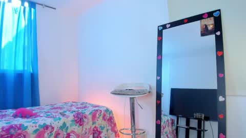 Alejandra Arango online show from April 12, 9:20 pm