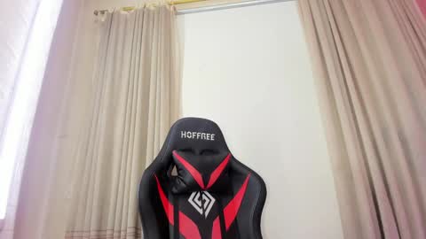 Aleja Hill online show from December 15, 10:15 pm