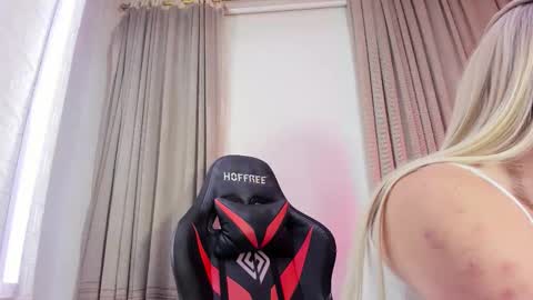 Snapshot of aleja_hill chatting on January 11, 5:45 am Aleja Hill online show from January 11, 5:45 am