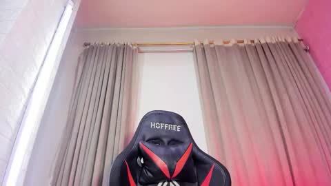 Snapshot of aleja_hill chatting on February 28, 1:17 am Aleja Hill online show from February 28, 1:17 am