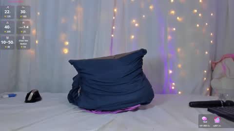 Snapshot of aleja_rossi chatting on February 19, 7:48 pm Aleja online show from February 19, 7:48 pm