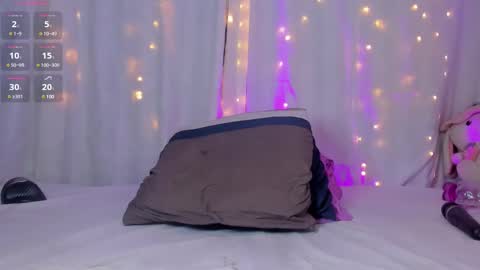 Snapshot of aleja_rossi chatting on February 24, 12:30 am Aleja online show from February 24, 12:30 am