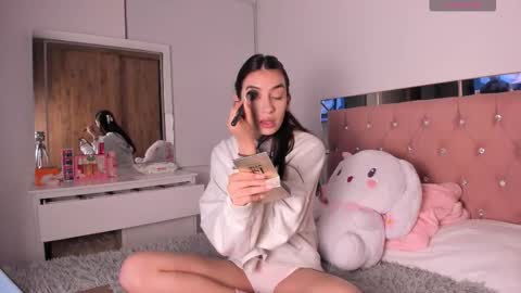 alejandraaa_ online show from October 9, 1:25 am