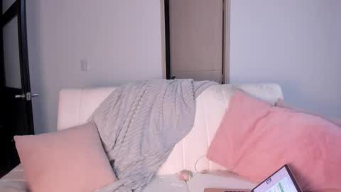 alejandraaa_ online show from December 18, 2:06 am